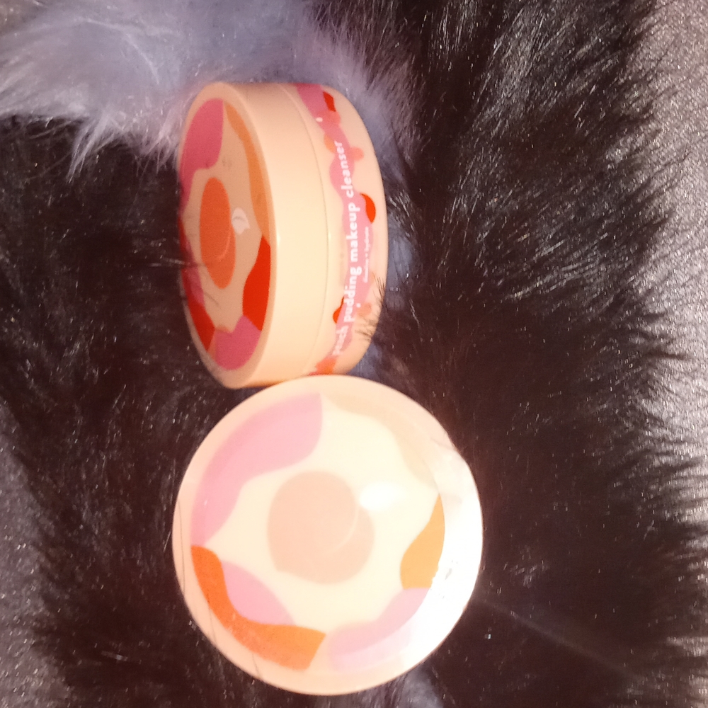 Peach pudding makeup cleanser